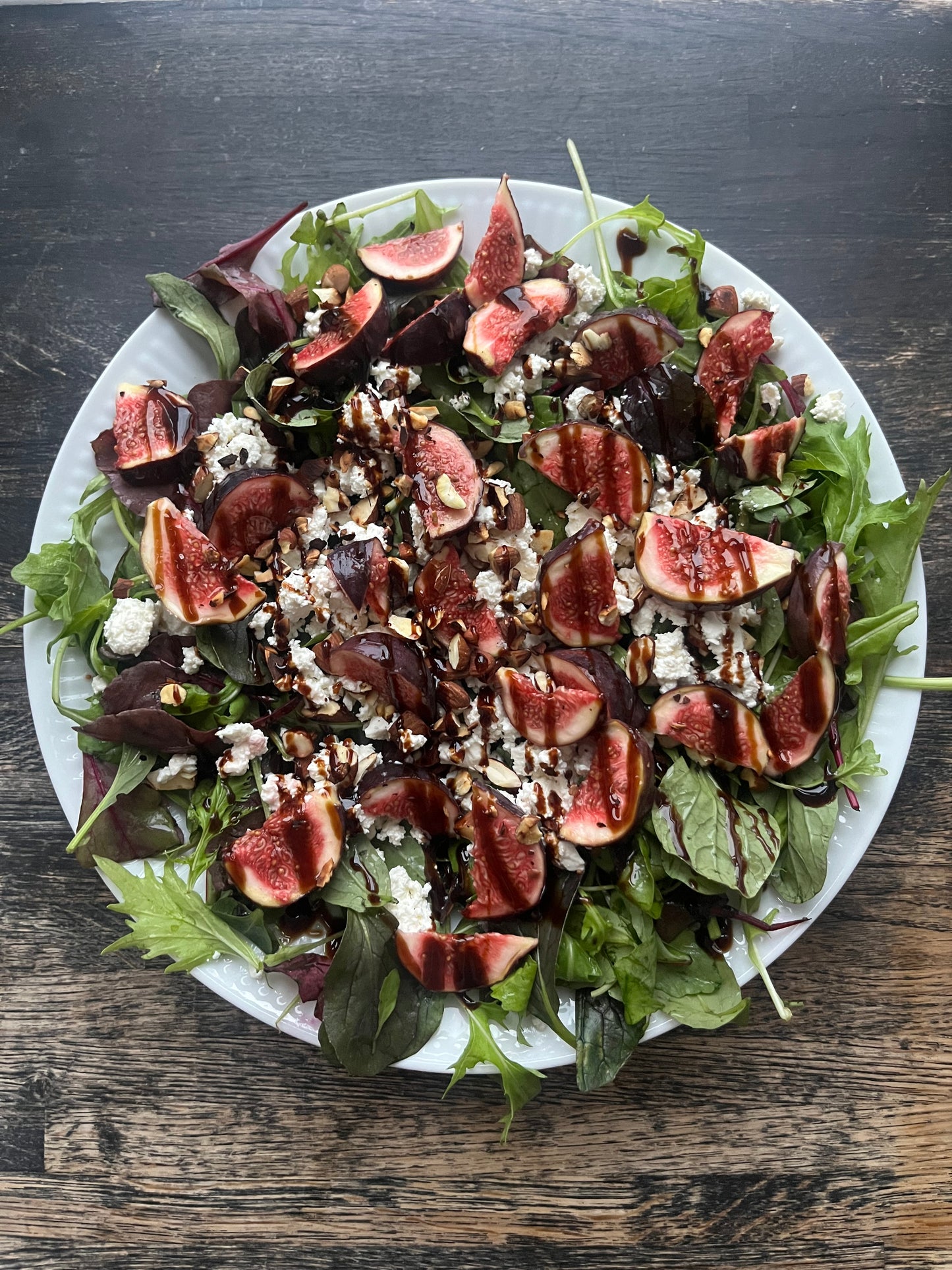 Salat m. figner, feta, ristede mandler & glaze